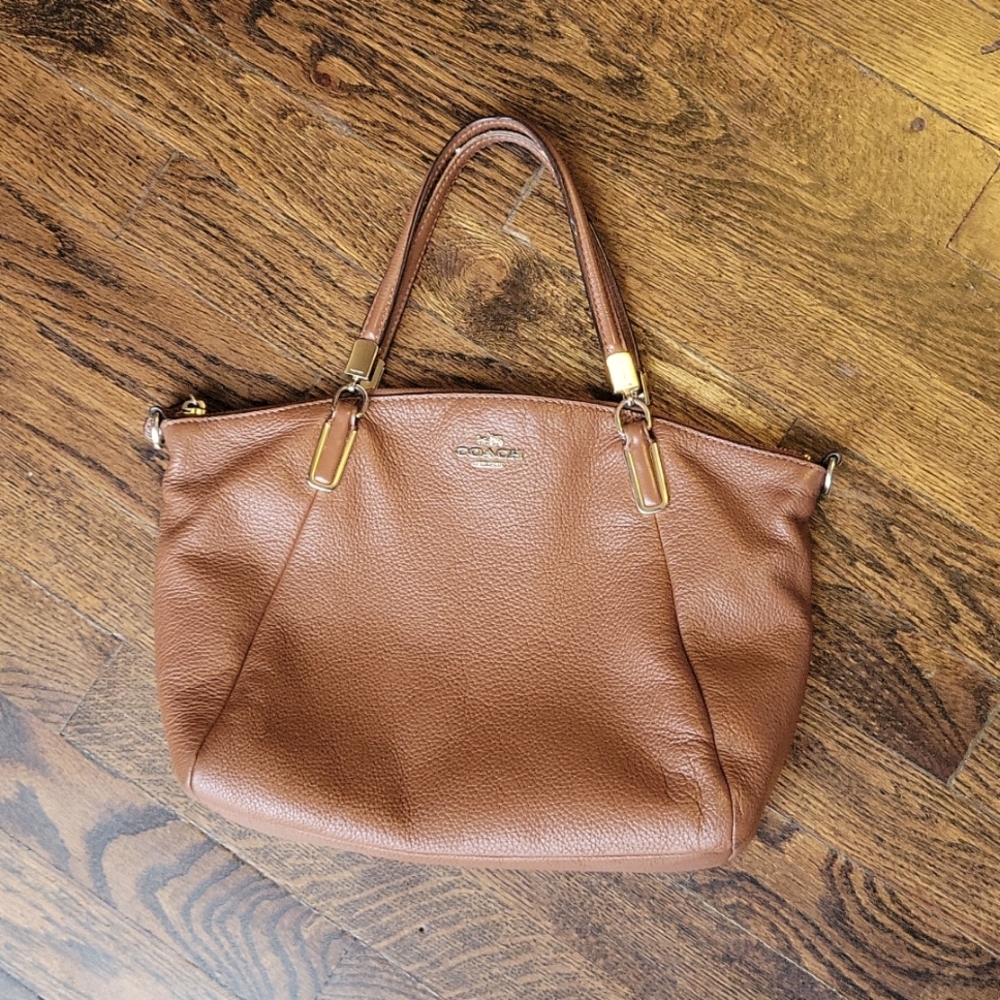 Brown leather authentic Coach purse with detachable crossbody strap